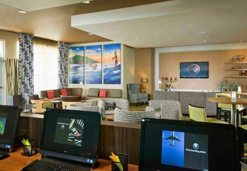 Courtyard By Marriott Maui Kahului Airport Hotel Exterior photo