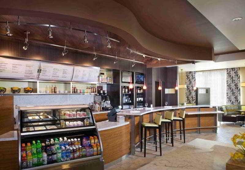 Courtyard By Marriott Maui Kahului Airport Hotel Exterior photo