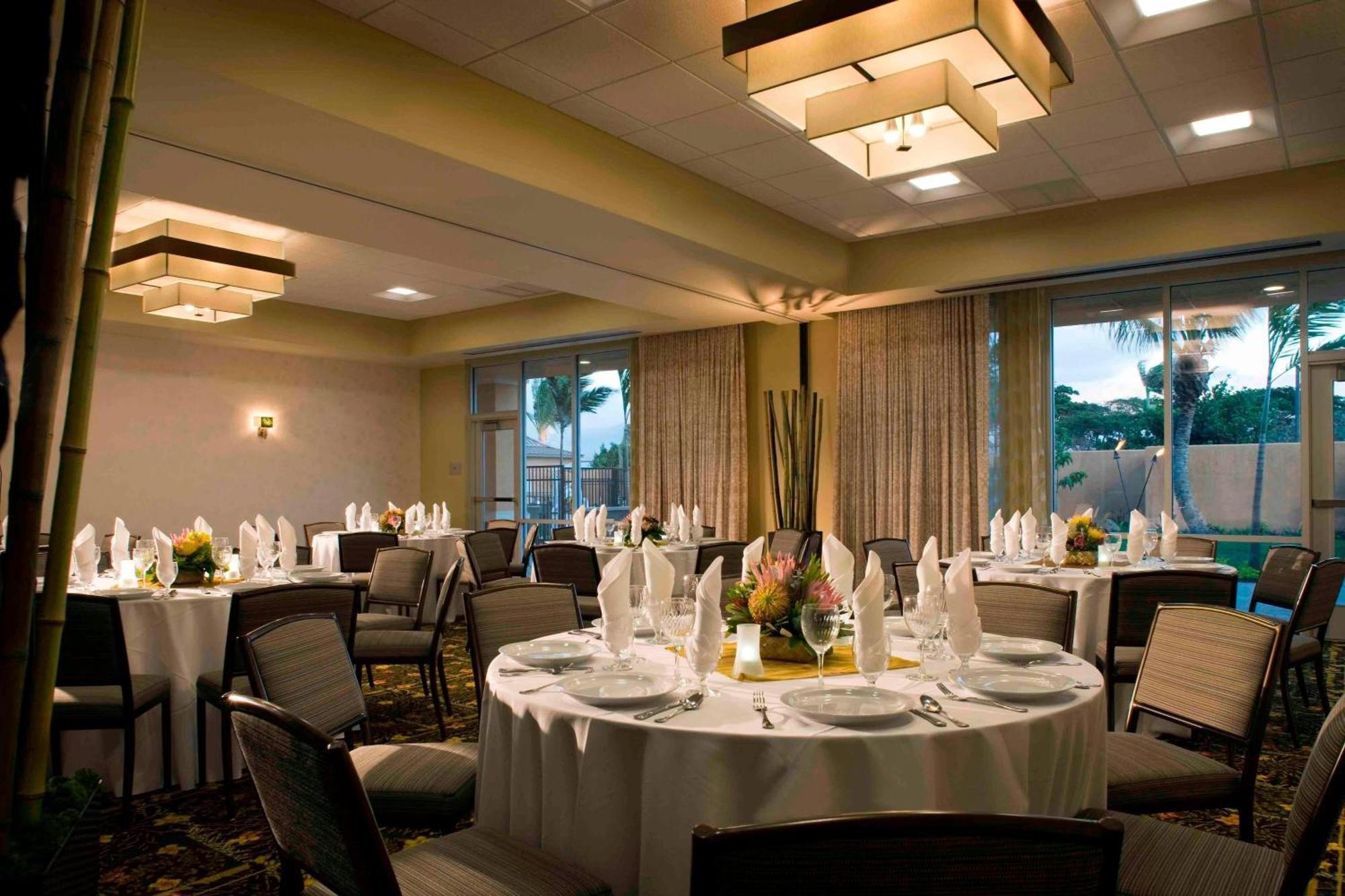 Courtyard By Marriott Maui Kahului Airport Hotel Exterior photo