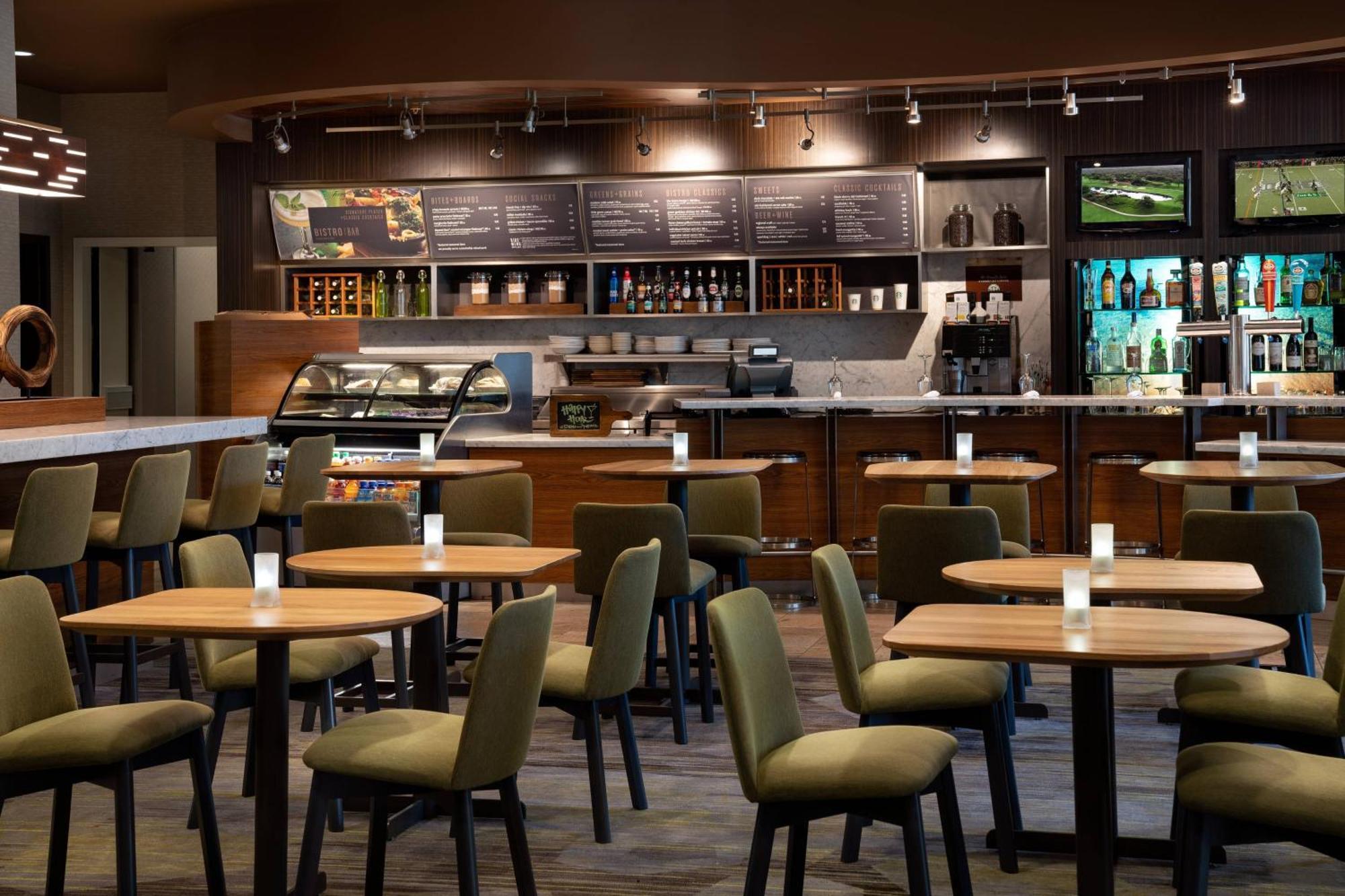 Courtyard By Marriott Maui Kahului Airport Hotel Exterior photo