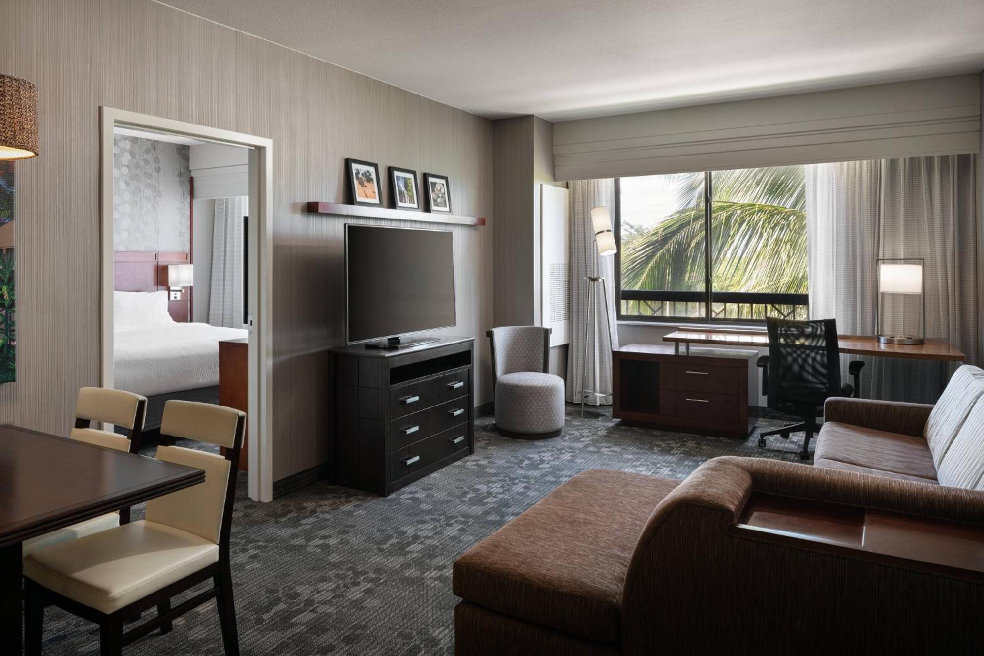 Courtyard By Marriott Maui Kahului Airport Hotel Exterior photo