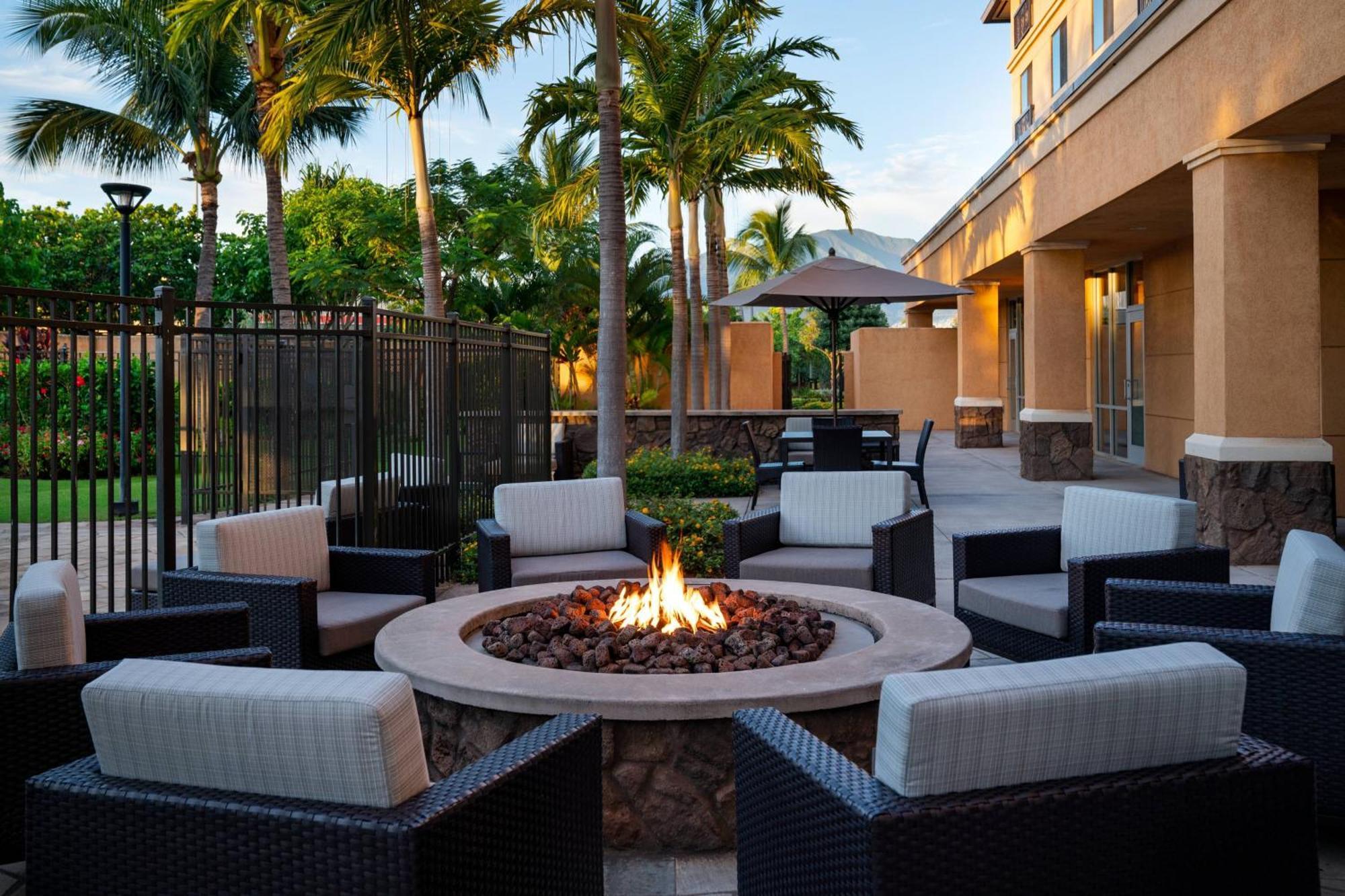 Courtyard By Marriott Maui Kahului Airport Hotel Exterior photo
