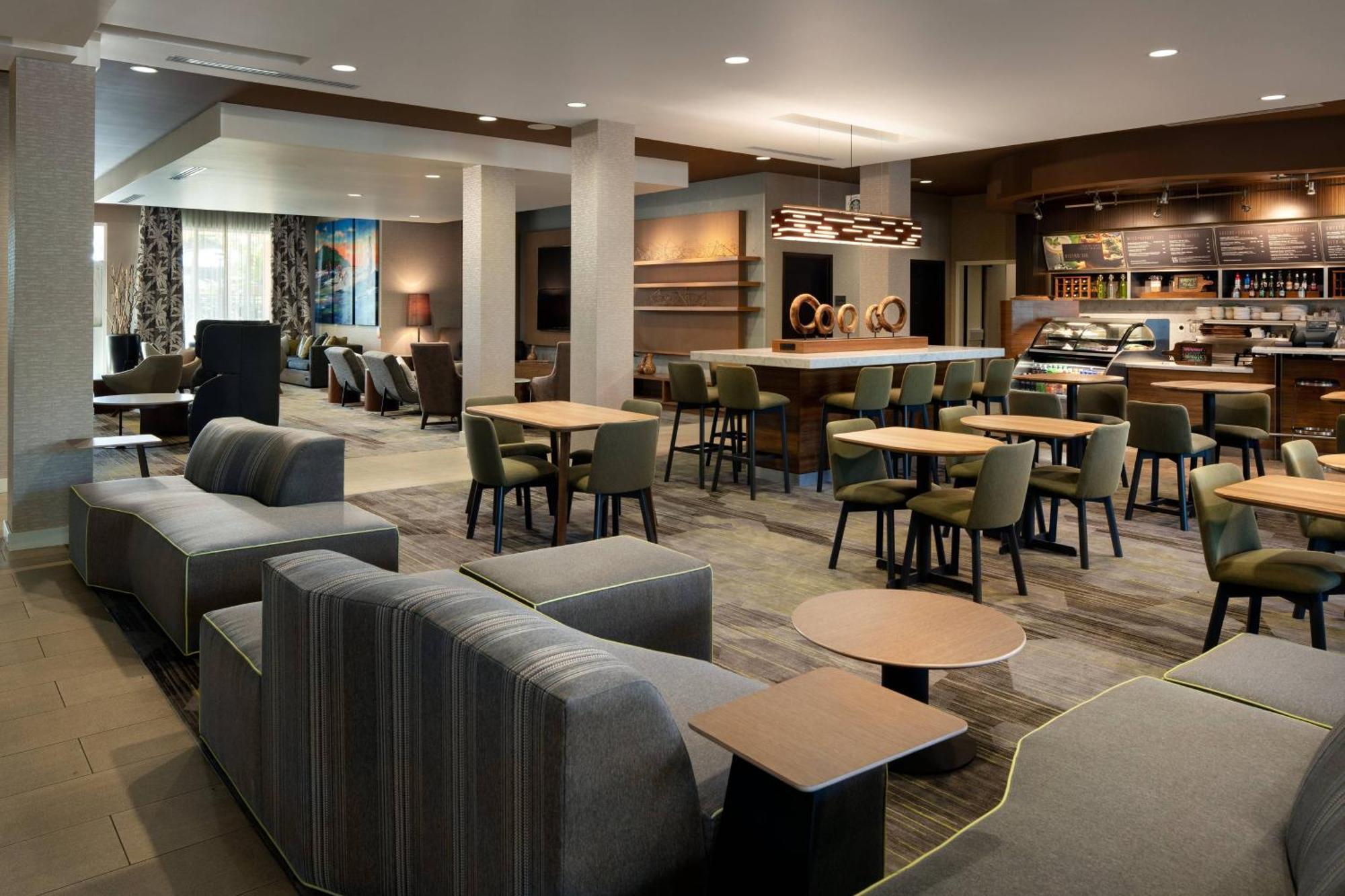Courtyard By Marriott Maui Kahului Airport Hotel Exterior photo